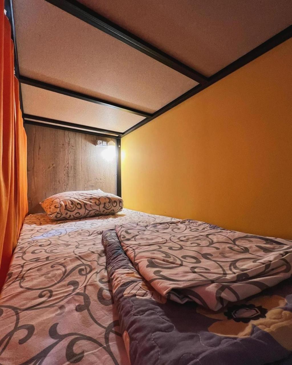 Рой Hostel Almaty Bagian luar foto