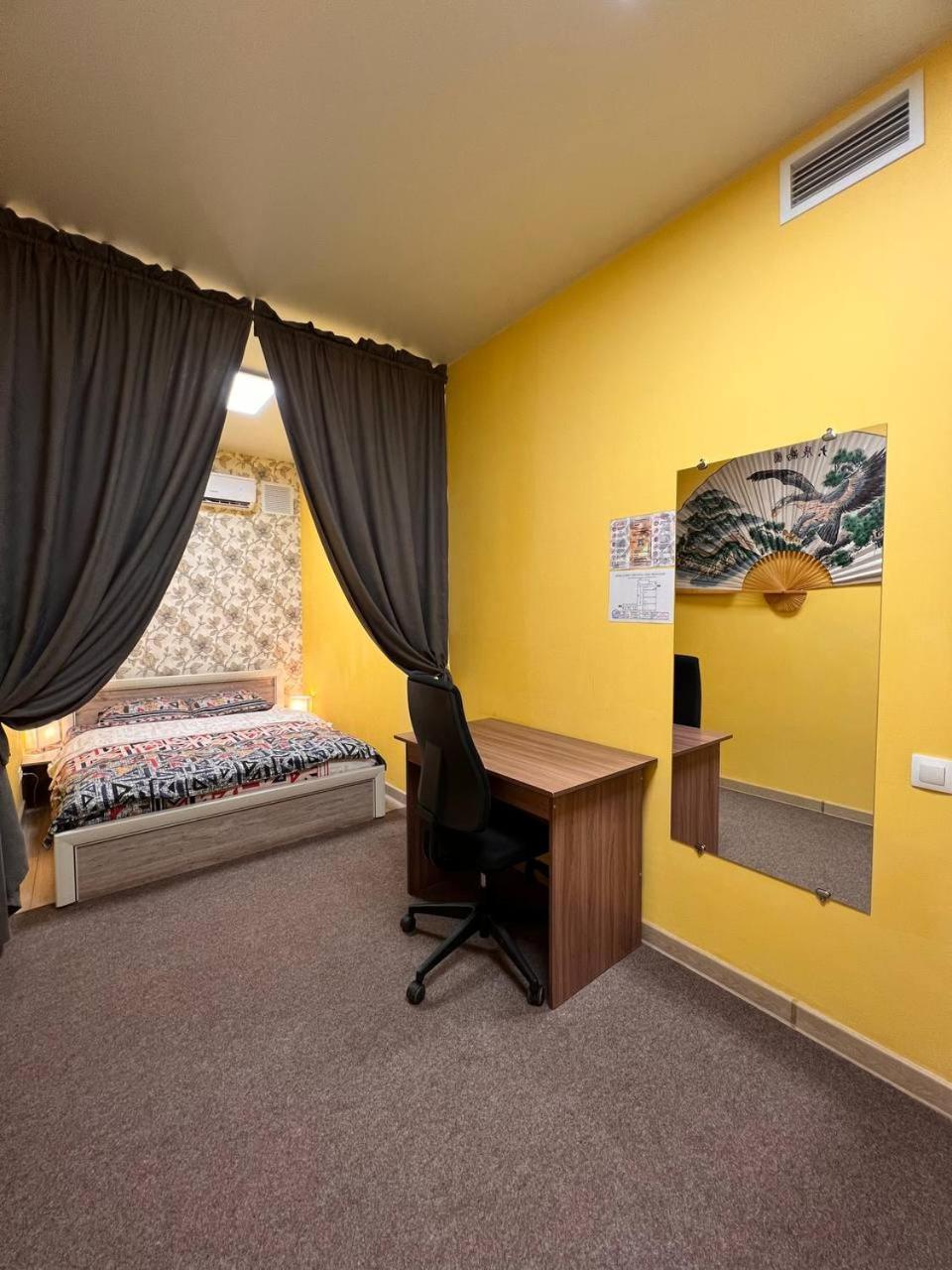 Рой Hostel Almaty Bagian luar foto