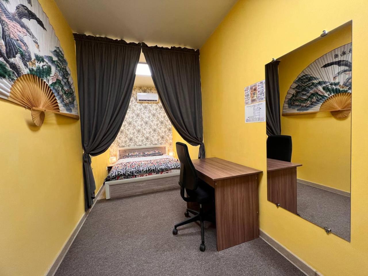 Рой Hostel Almaty Bagian luar foto