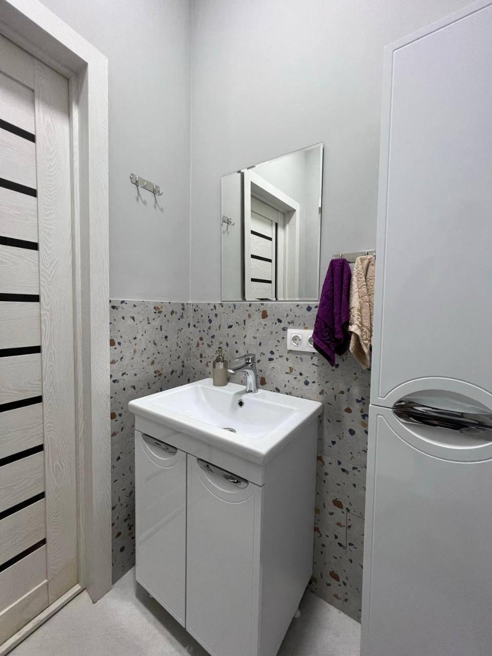 Рой Hostel Almaty Bagian luar foto