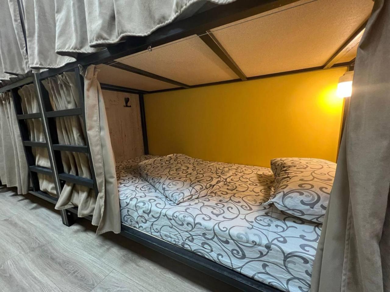 Рой Hostel Almaty Bagian luar foto